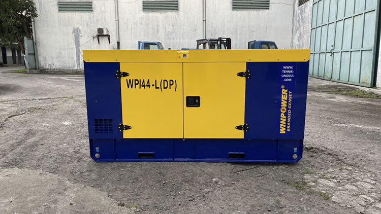 Penggunaan genset sebagai sumber listrik cadangan saat terjadi pemadaman listrik